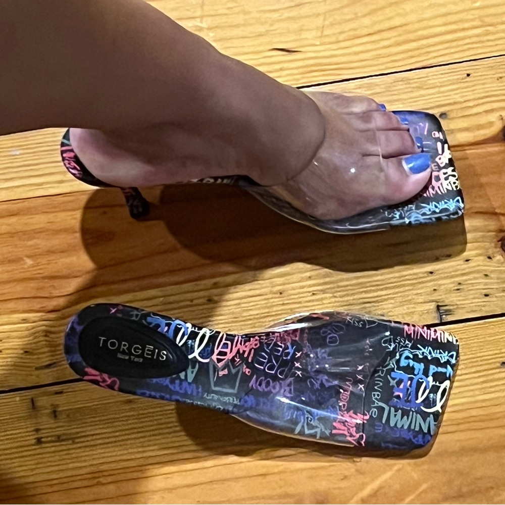 Clear artistic kitten Heels with artistic sole-ful Design